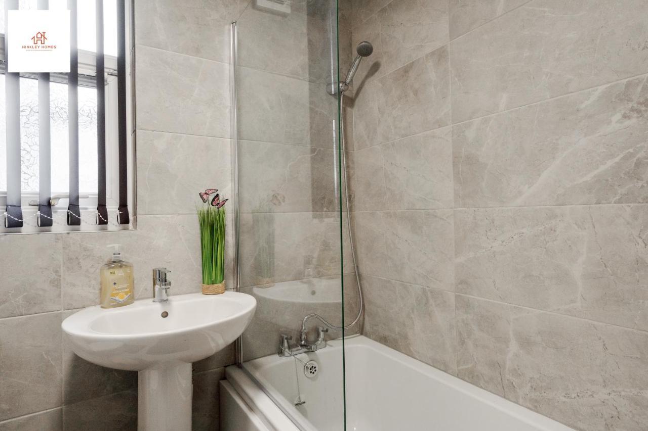 Immaculate 4 Bed In Liverpool By Hinkley Homes Short Lets & Serviced Accommodation Екстер'єр фото