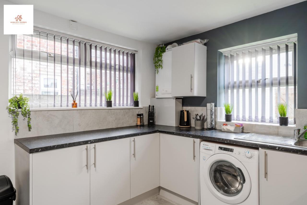 Immaculate 4 Bed In Liverpool By Hinkley Homes Short Lets & Serviced Accommodation Екстер'єр фото